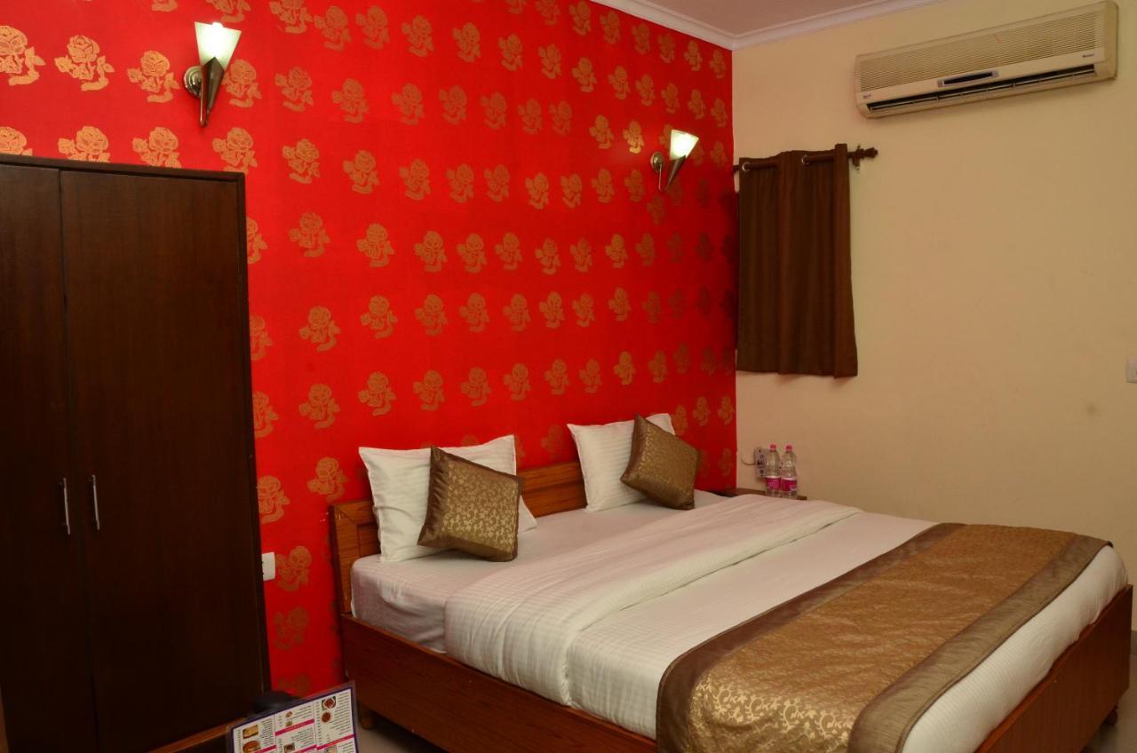 Hotel O Mahipalpur Inn ニューデリー エクステリア 写真